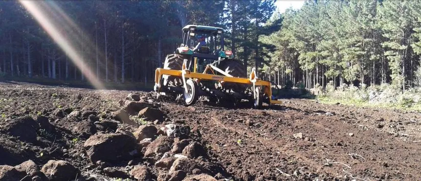 tractor stone crushe ew 4000 application